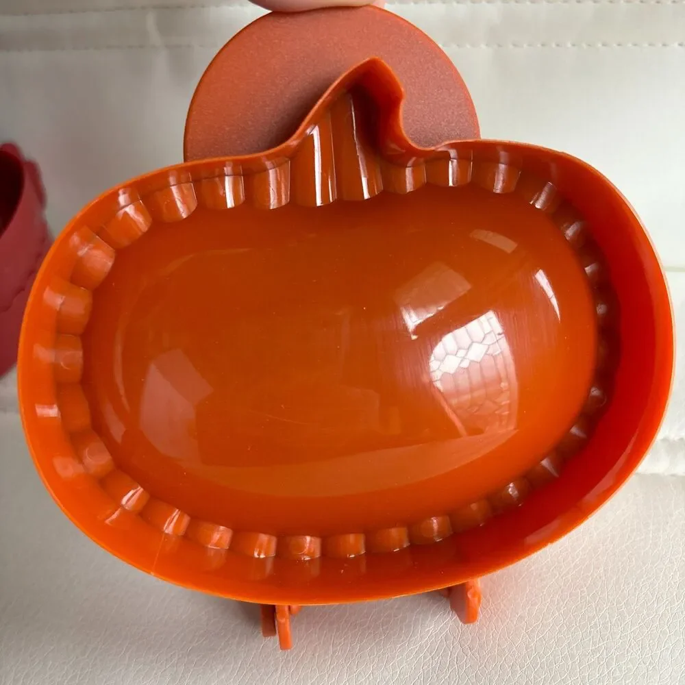 Williams Sonoma Autumn Mini Pie Molds Set Of 3 Pumpkin/Acorn/ Apple Pies